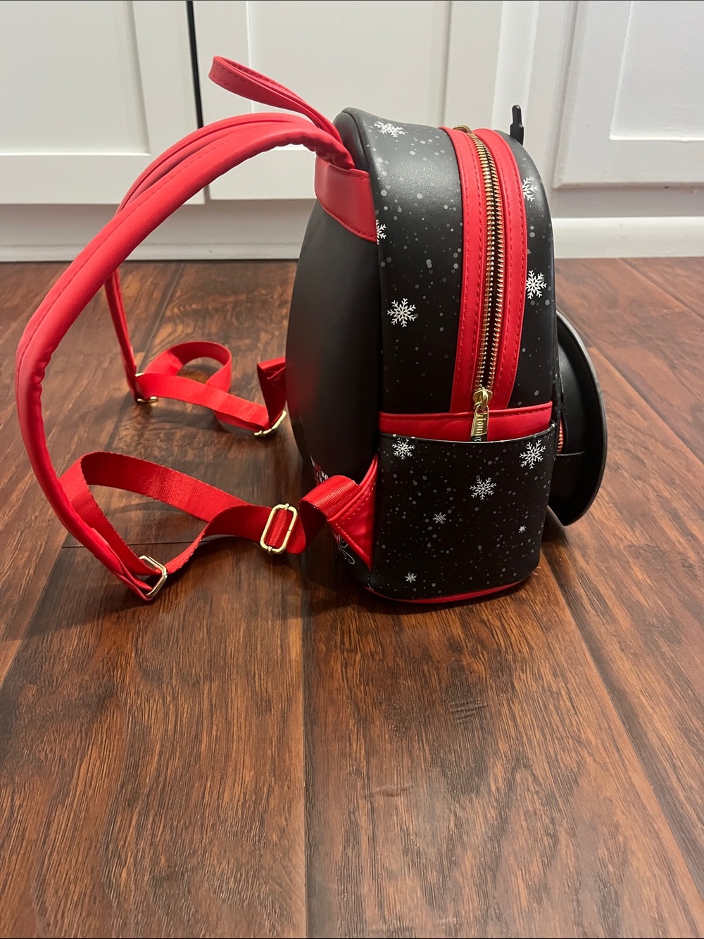 Loungefly Elf Backpack - Picture 4 of 6